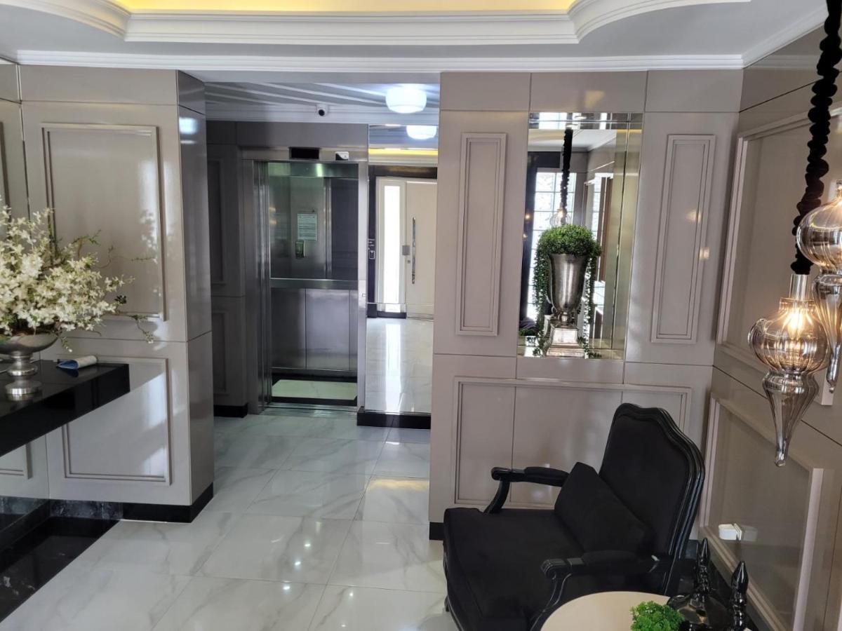 Quadros Residences - Confortável Apartamento à 200 M Da Em